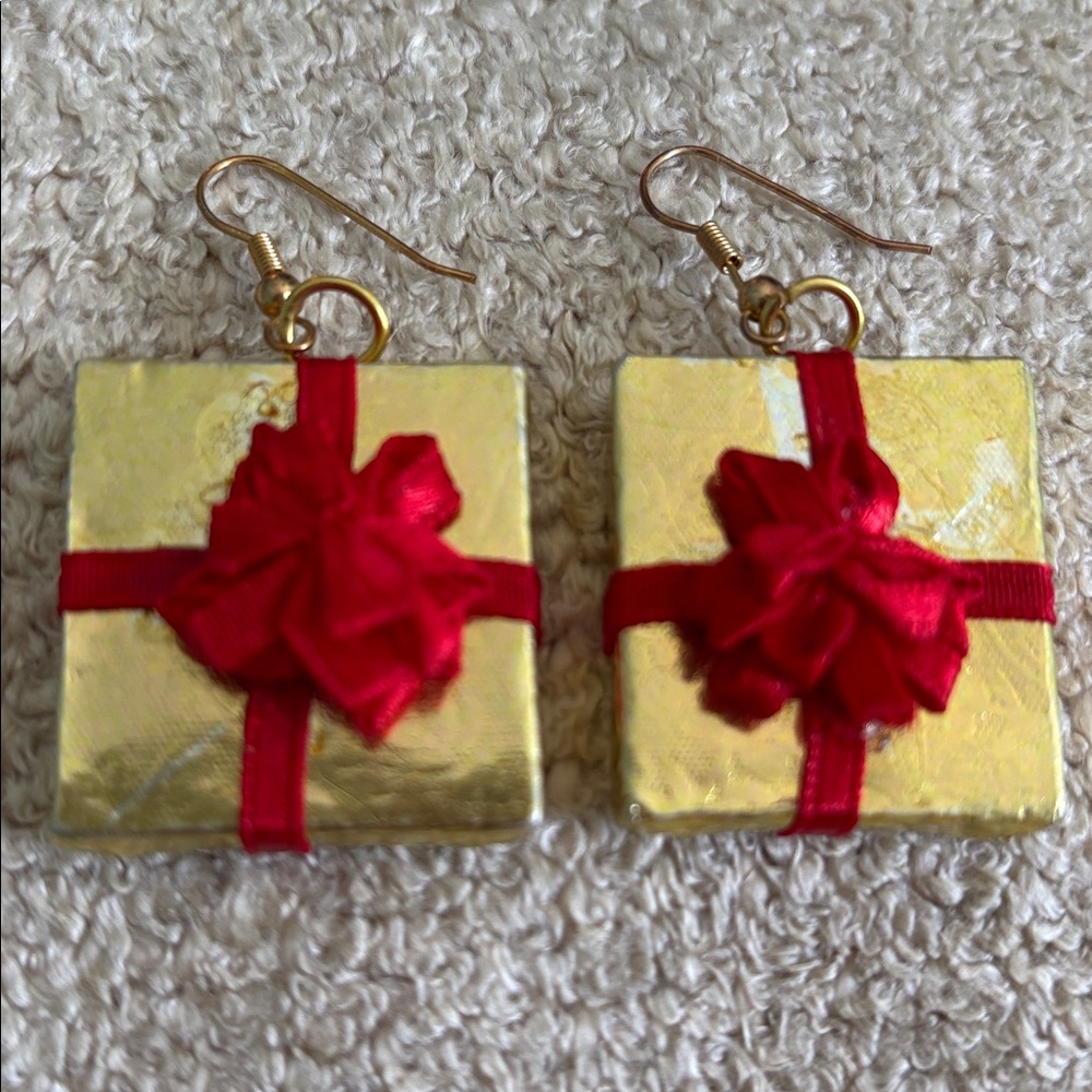 ⬛️Brand New Stunning Gold Christmas Gift Box Earrings Red & Gold, Drop Earrings